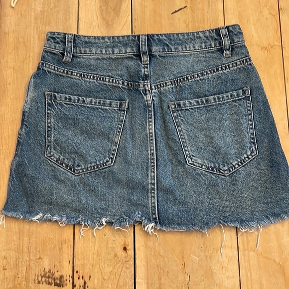 We the Free Free People Denim Frayed Mini Exposed Full Zipper, Circle Pull - Picture 4 of 12
